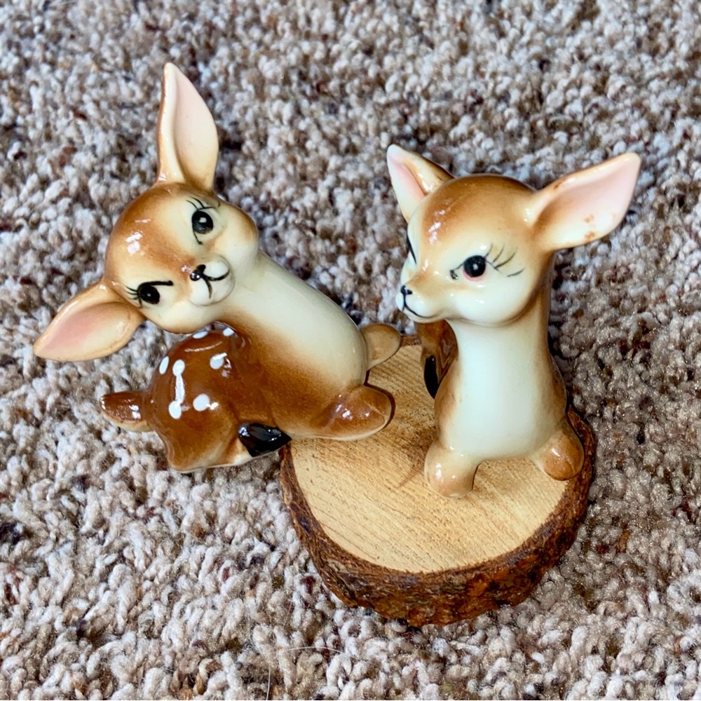 Two Vintage Sitting 🦌 Porcelain Knicks-Knacks Marked Japan- In Perfect Condition - Picture 1 of 16